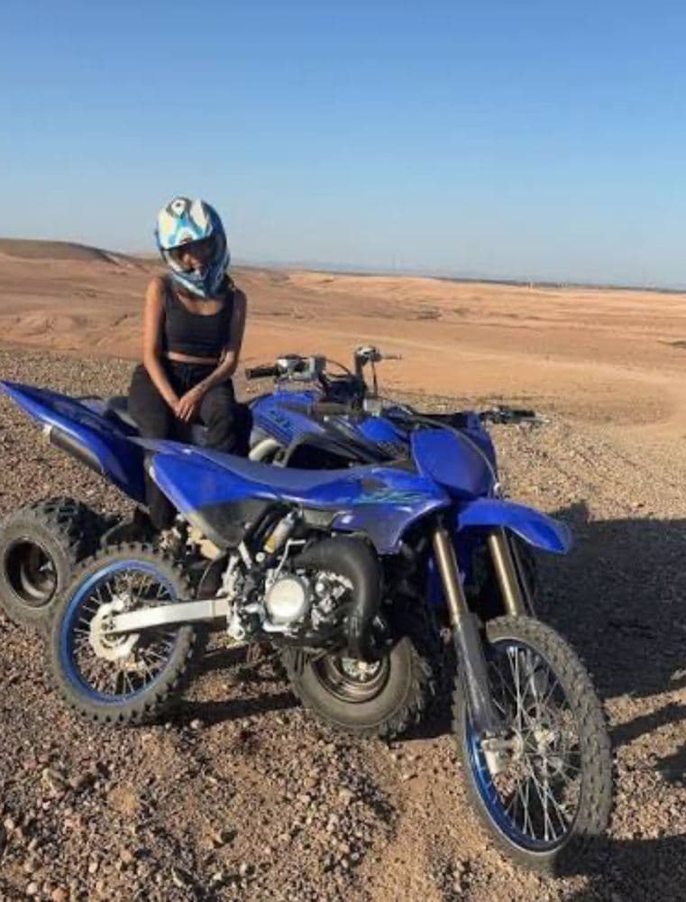 Excursion moto YZ dans le désert